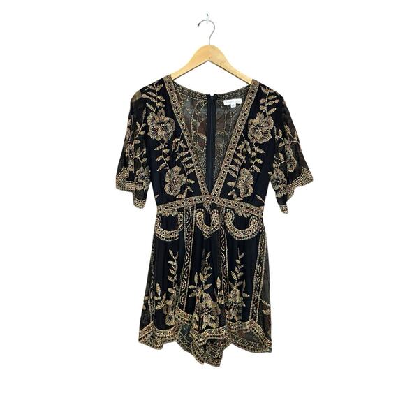 Honey Punch Floral Embroidered Romper Size Small Deep V-neck Romantic Boho Femme - Picture 1 of 7